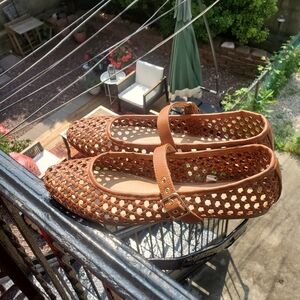 Universal Thread Tan Woven Flats